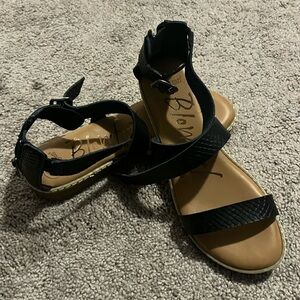 Blowfish sandal